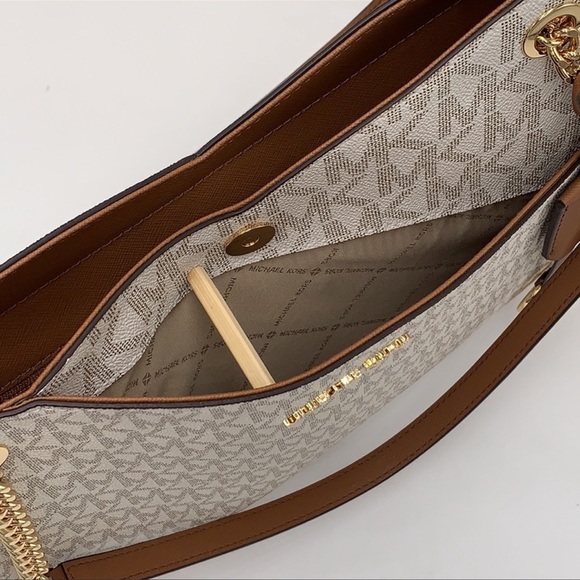 Michael Kors Jet Set Travel Large Chained Tote Shoulder Bag MK Vanilla 
NWT - Picture 10 of 16